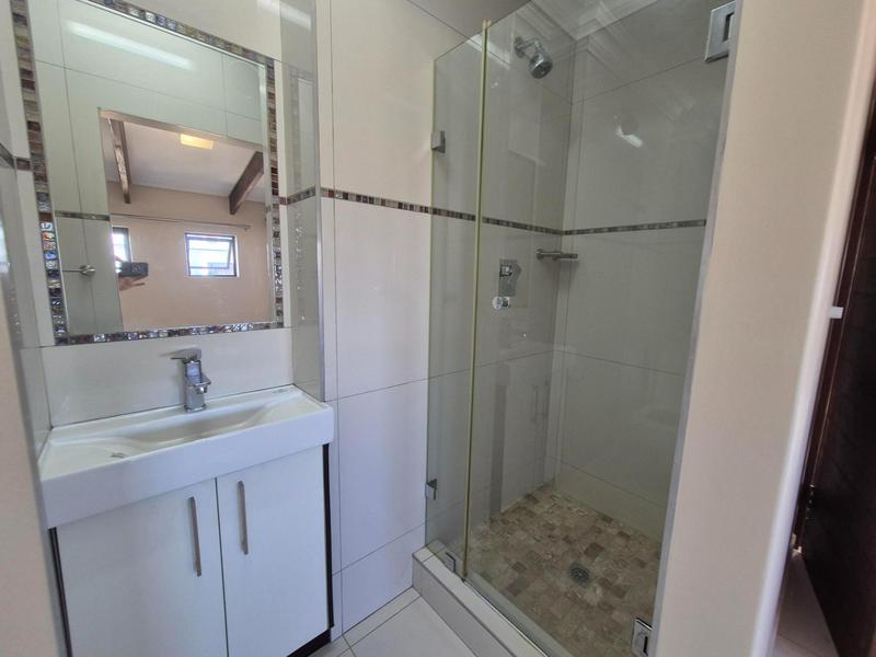 To Let 3 Bedroom Property for Rent in Bloubergrant Western Cape